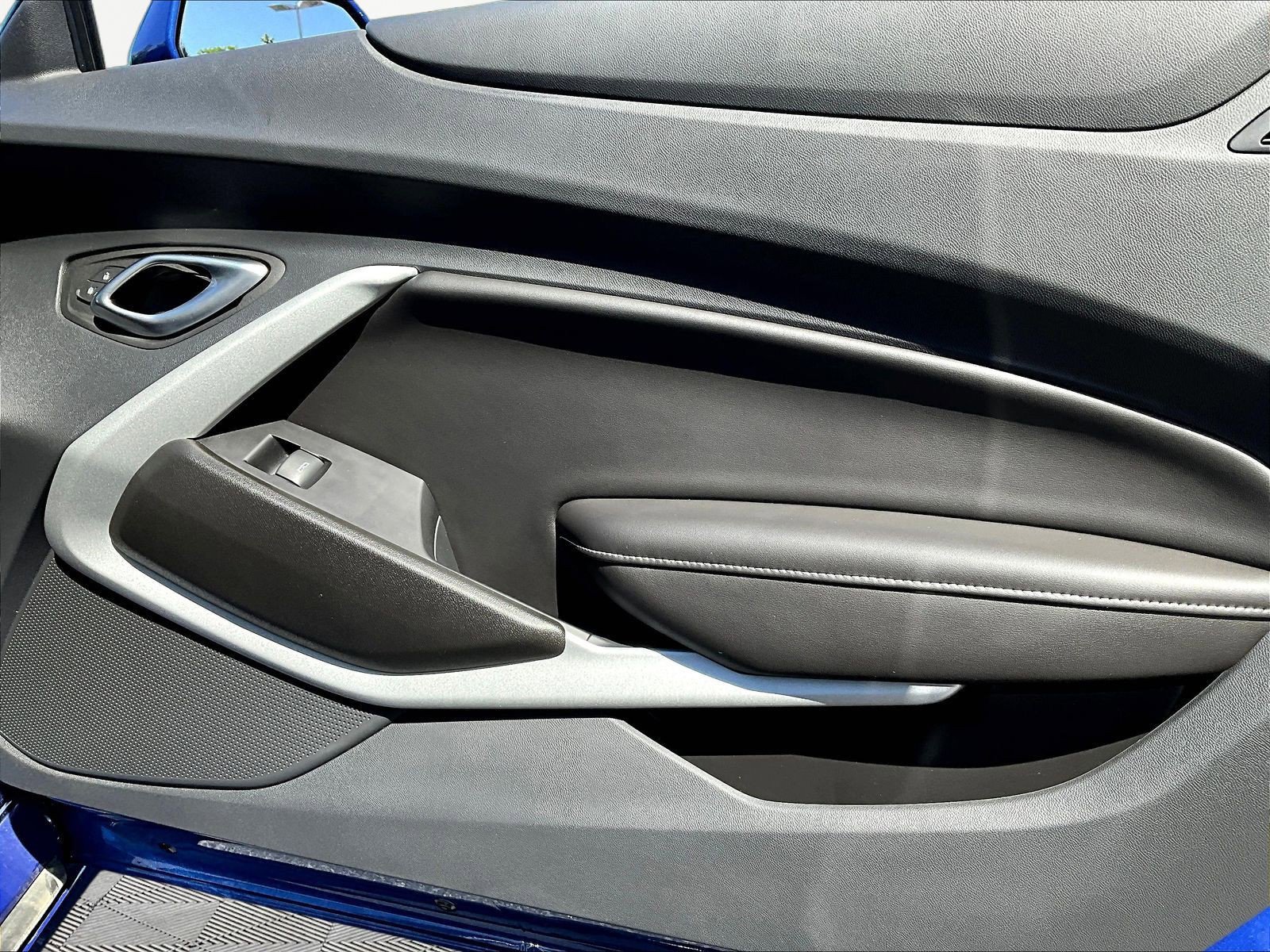 Used 2022 Chevrolet Camaro LT RWD image 27