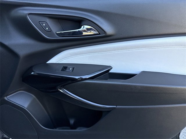 Used 2024 Chevrolet Trax LT w/ LT Convenience Package image 31