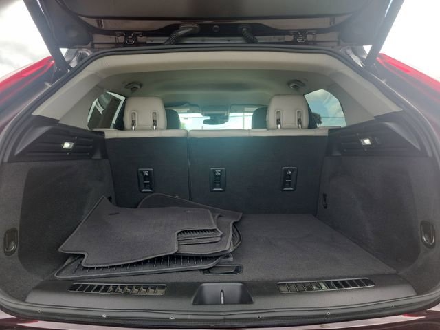 Used 2021 Cadillac XT4 Premium Luxury FWD image 9