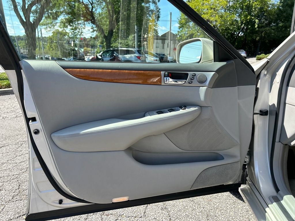 Used 2005 Lexus ES 330 FWD image 9