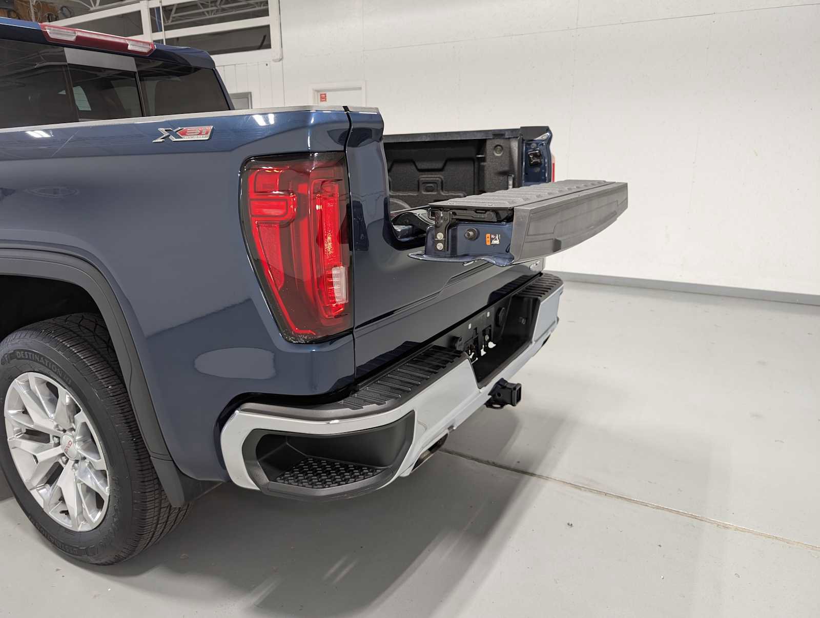 Certified 2022 GMC Sierra 1500 SLT w/ SLT Premium Package AWD/4WD image 41
