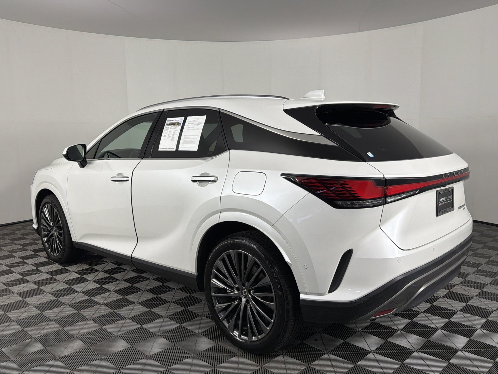Certified 2025 Lexus RX 450h AWD w/ Convenience Package image 15