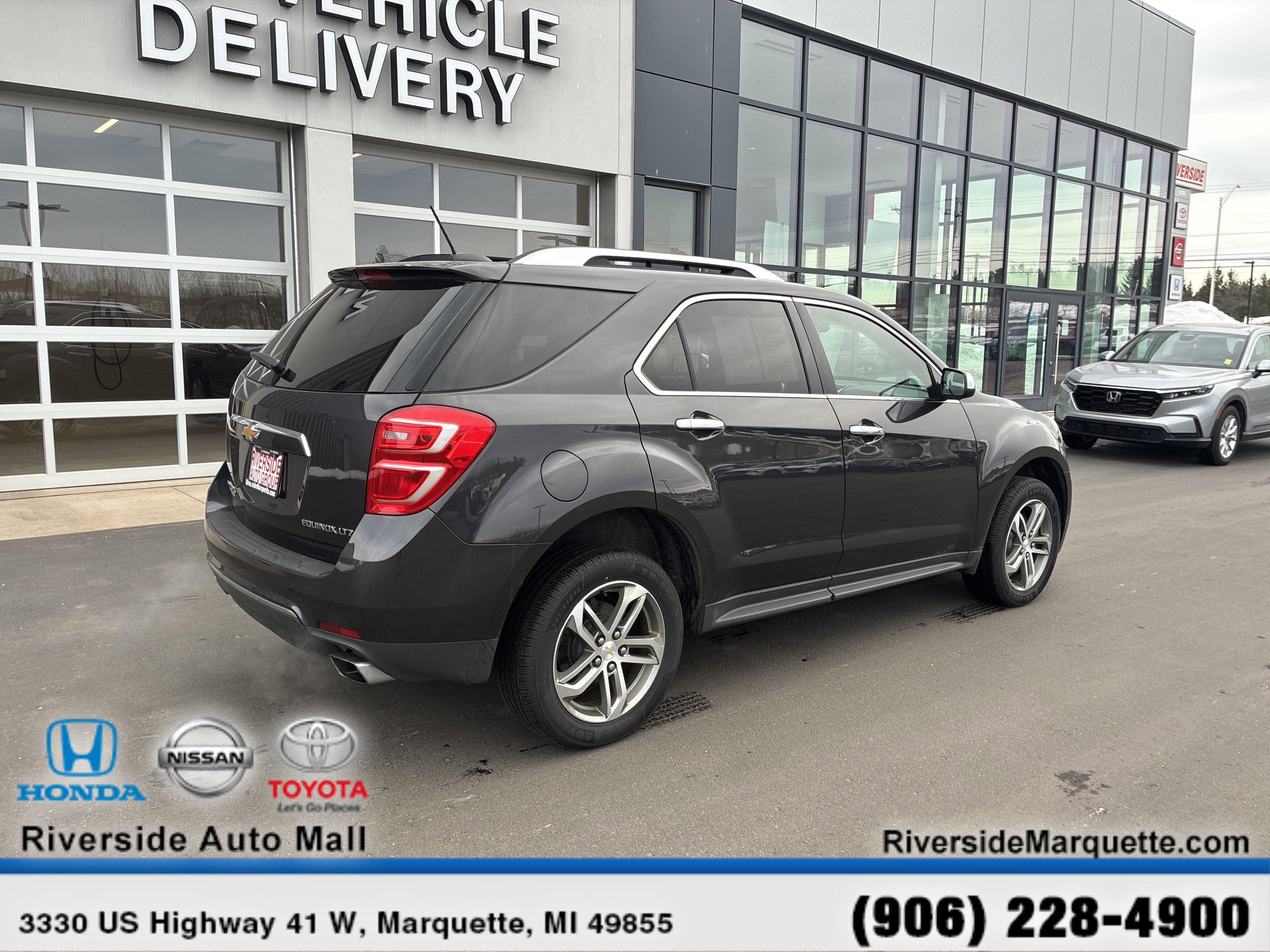 Used 2016 Chevrolet Equinox LTZ w/ Enhanced Convenience Package image 9