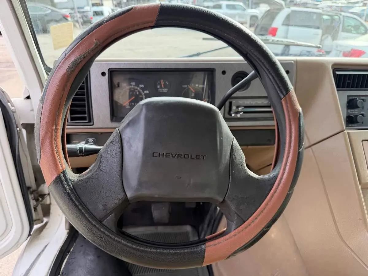 Used 1995 Chevrolet G30 RWD image 23