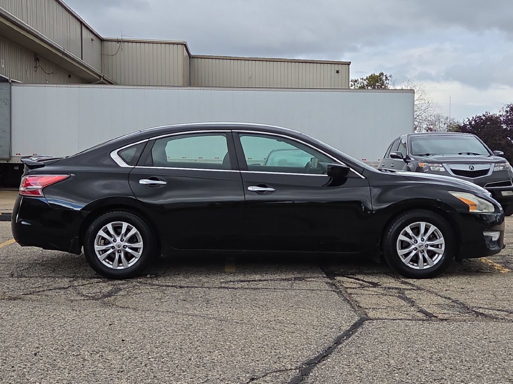 Used 2014 Nissan Altima 2.5 S w/ Sport Value Package FWD image 2