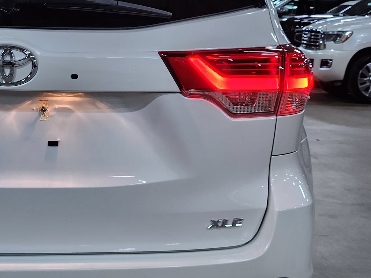 Used 2019 Toyota Highlander XLE FWD image 22