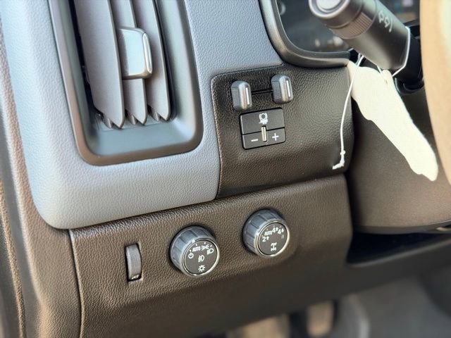 Used 2022 Chevrolet Colorado Z71 w/ Z71 Midnight Edition image 8