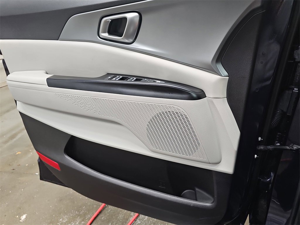 Used 2024 Kia Carnival LX image 25