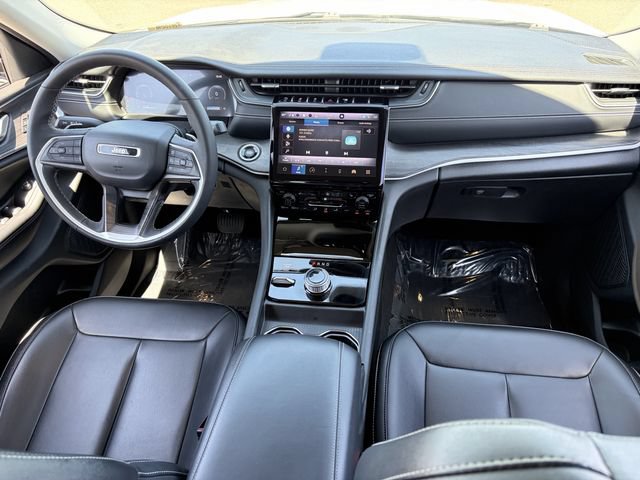 Used 2023 Jeep Grand Cherokee L Limited AWD/4WD image 16