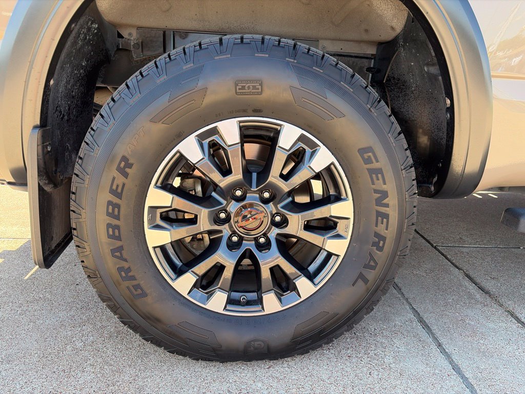 Used 2023 Nissan Titan PRO-4X w/ Pro-4x Convenience Package AWD/4WD image 9