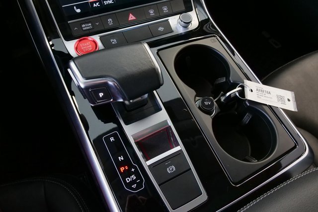 Used 2023 Audi Q8 Premium image 25