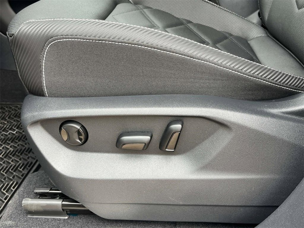 New 2025 Volkswagen Atlas Cross Sport SE image 8