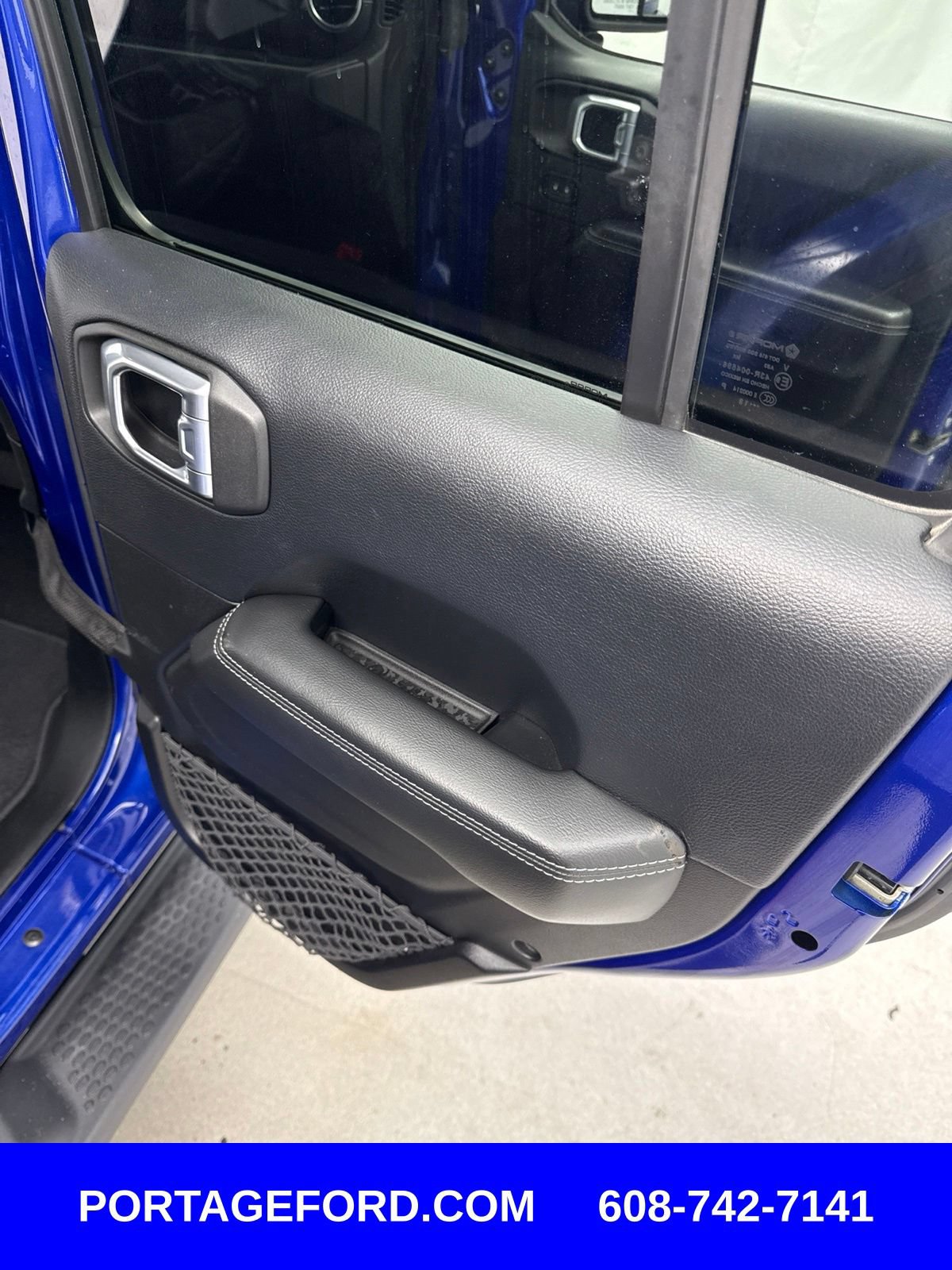 Used 2018 Jeep Wrangler Unlimited Sahara w/ Cold Weather Group AWD/4WD image 35