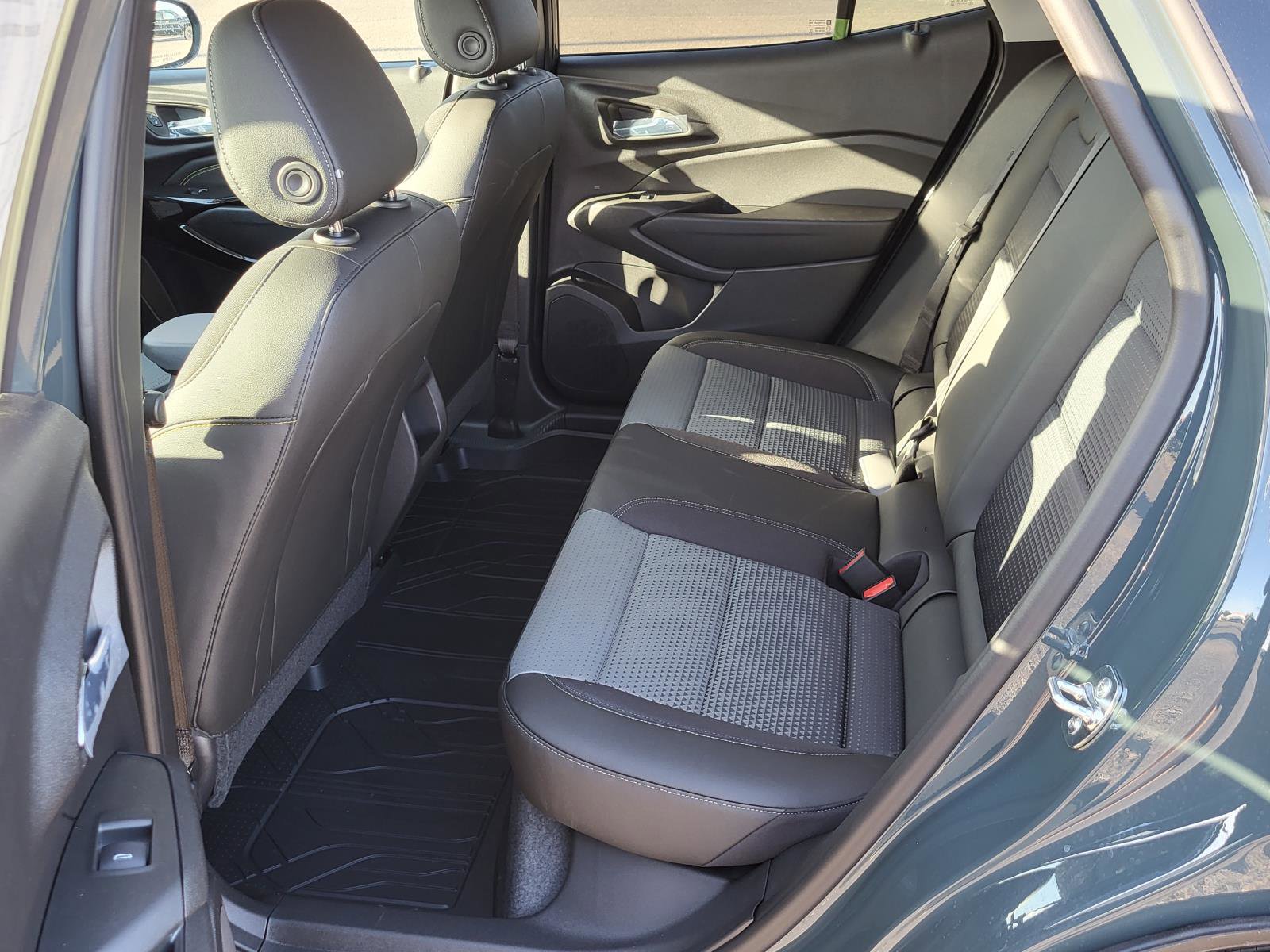 New 2026 Chevrolet Trax LT w/ Midnight Edition FWD image 13