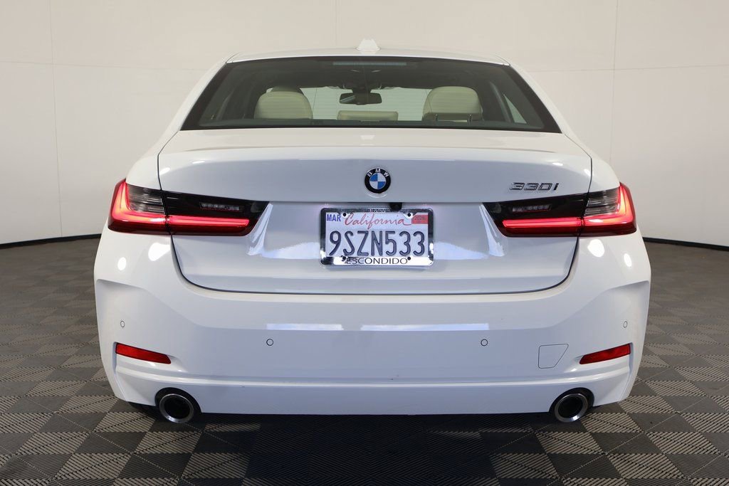 Used 2025 BMW 330i Sedan w/ Premium Package image 5