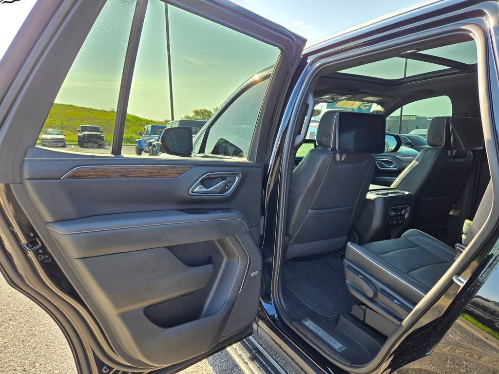Used 2023 Chevrolet Tahoe Premier AWD/4WD image 29