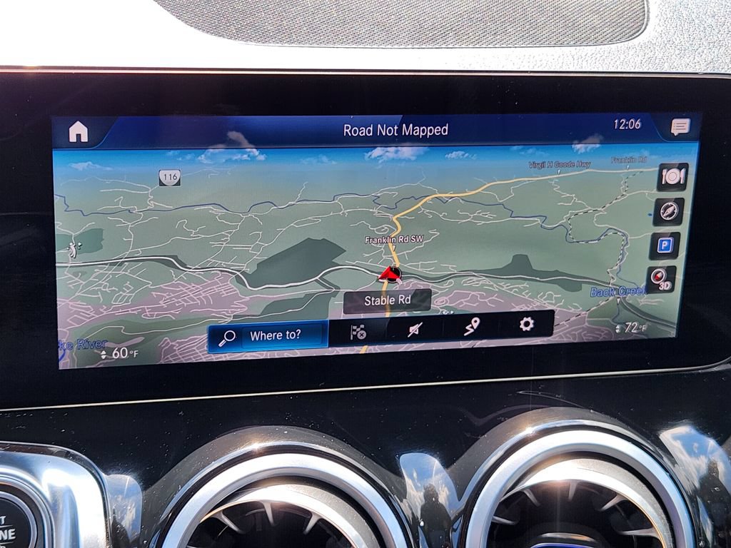 Used 2023 Mercedes-Benz GLB 250 4MATIC w/ Premium Package image 24