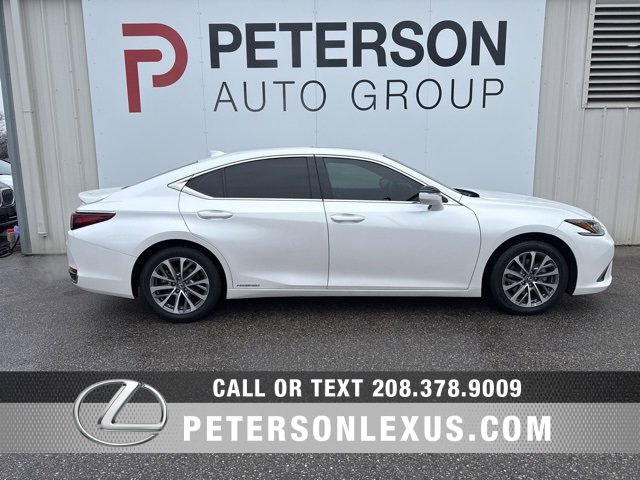 Used 2022 Lexus ES 300h w/ Accessory Package 2 image 2