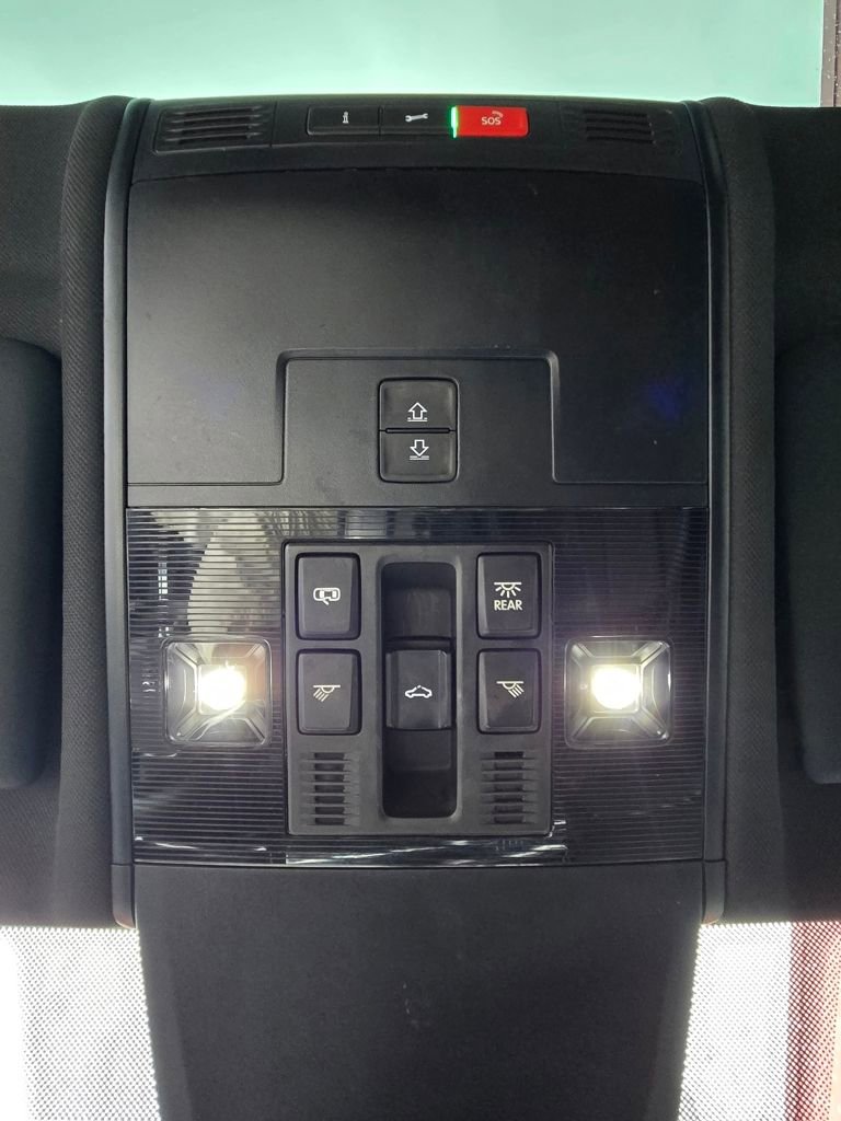 Used 2022 Volkswagen Tiguan SE R-Line AWD/4WD image 28