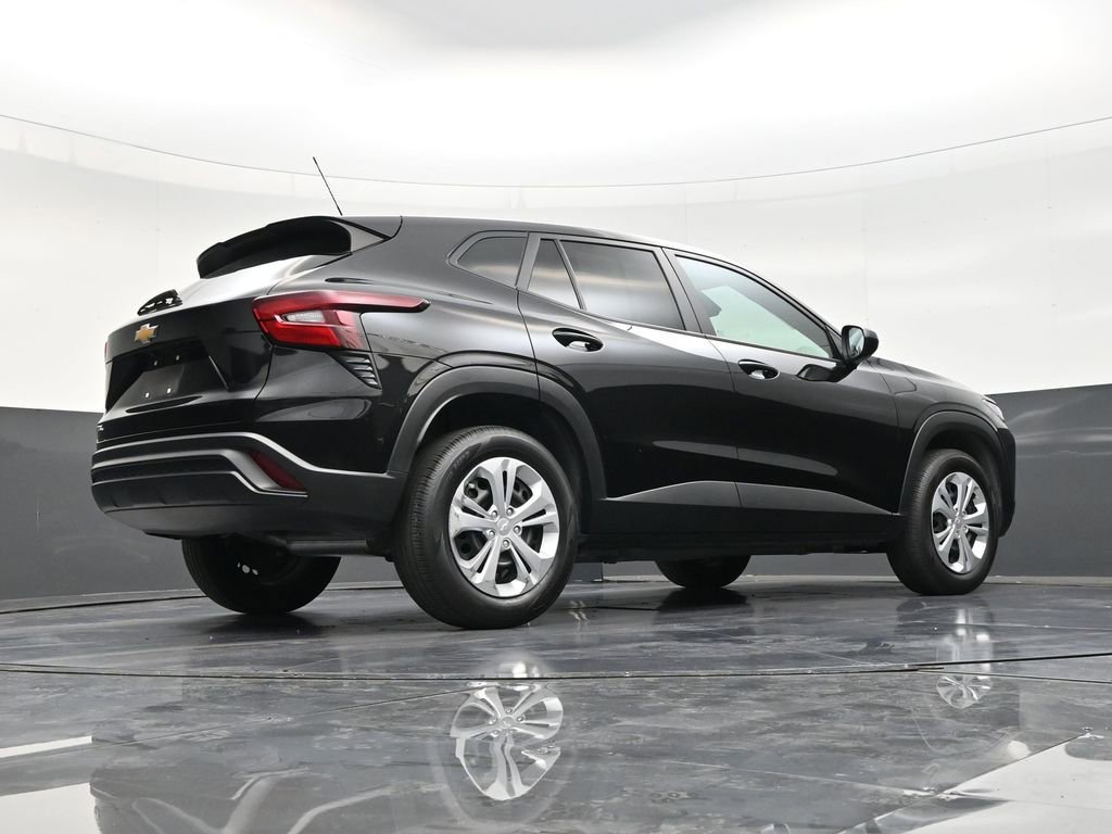 Used 2025 Chevrolet Trax LS FWD image 25