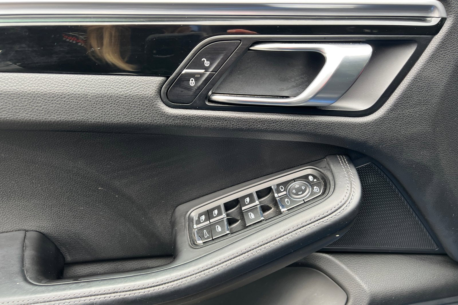 Used 2018 Porsche Macan image 12