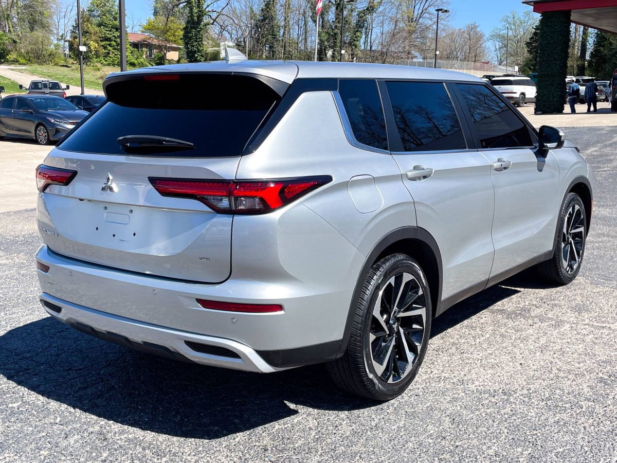 Used 2022 Mitsubishi Outlander SE image 6