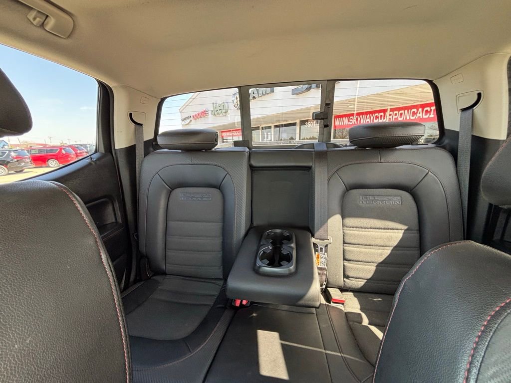 Used 2016 GMC Canyon SLE w/ All Terrain Package image 16