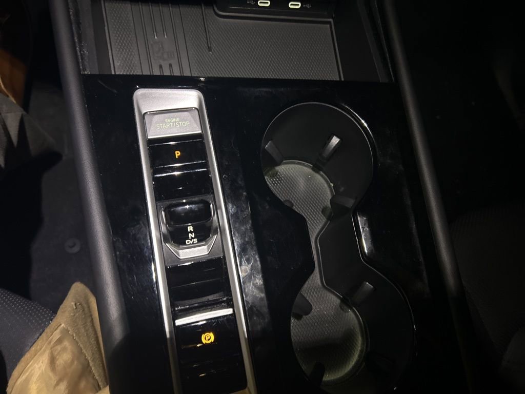 Used 2025 Volkswagen Atlas SE image 25