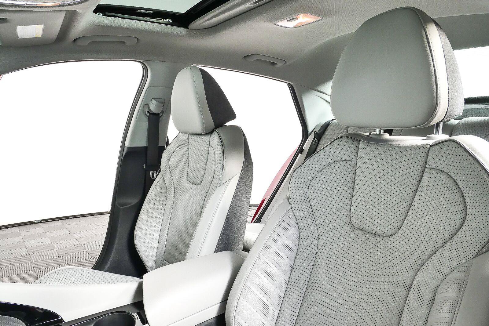 Used 2024 Hyundai Elantra Limited FWD image 5
