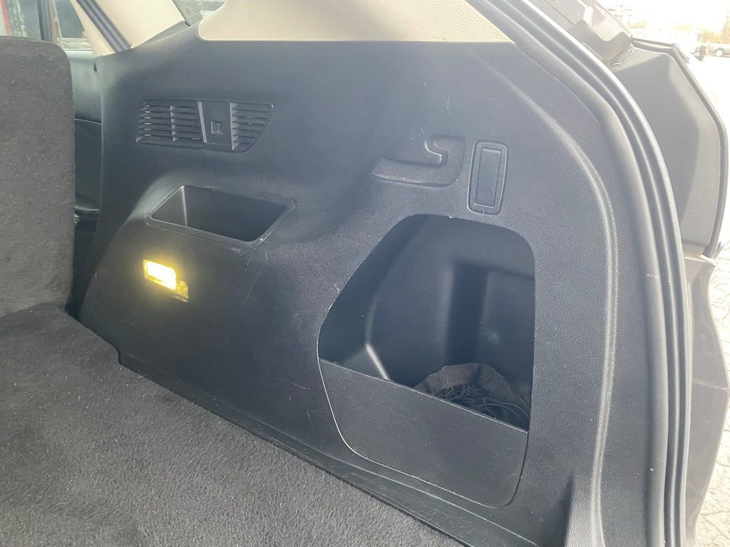 Used 2015 Ford Edge SEL image 46