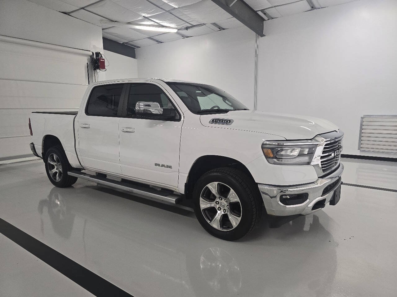 Used 2023 RAM 1500 Laramie AWD/4WD image 3
