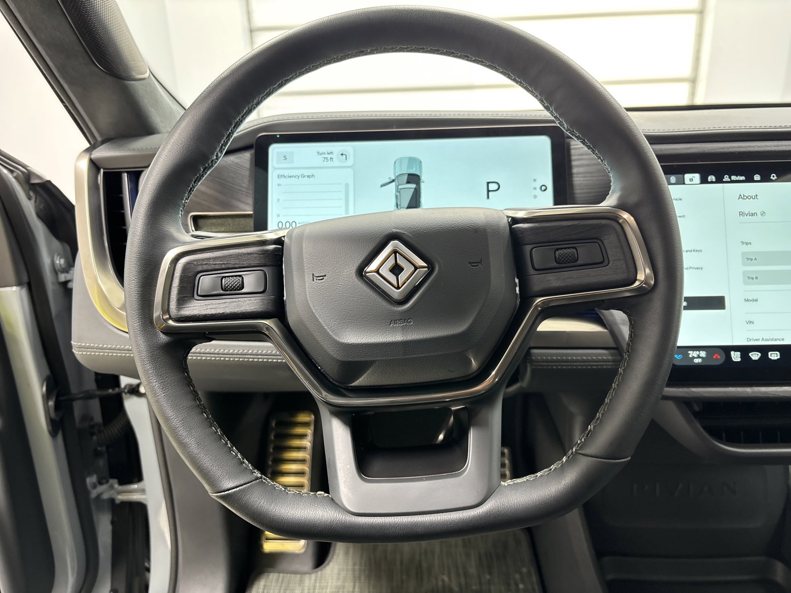 Used 2024 Rivian R1S Adventure AWD/4WD image 28