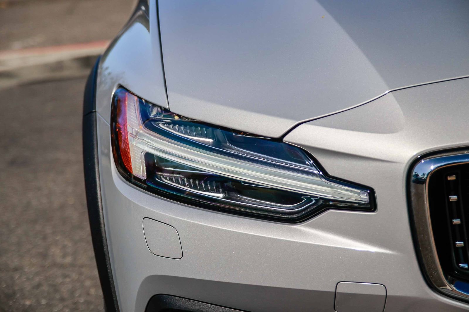 Used 2025 Volvo V60 B5 Cross Country Plus image 11