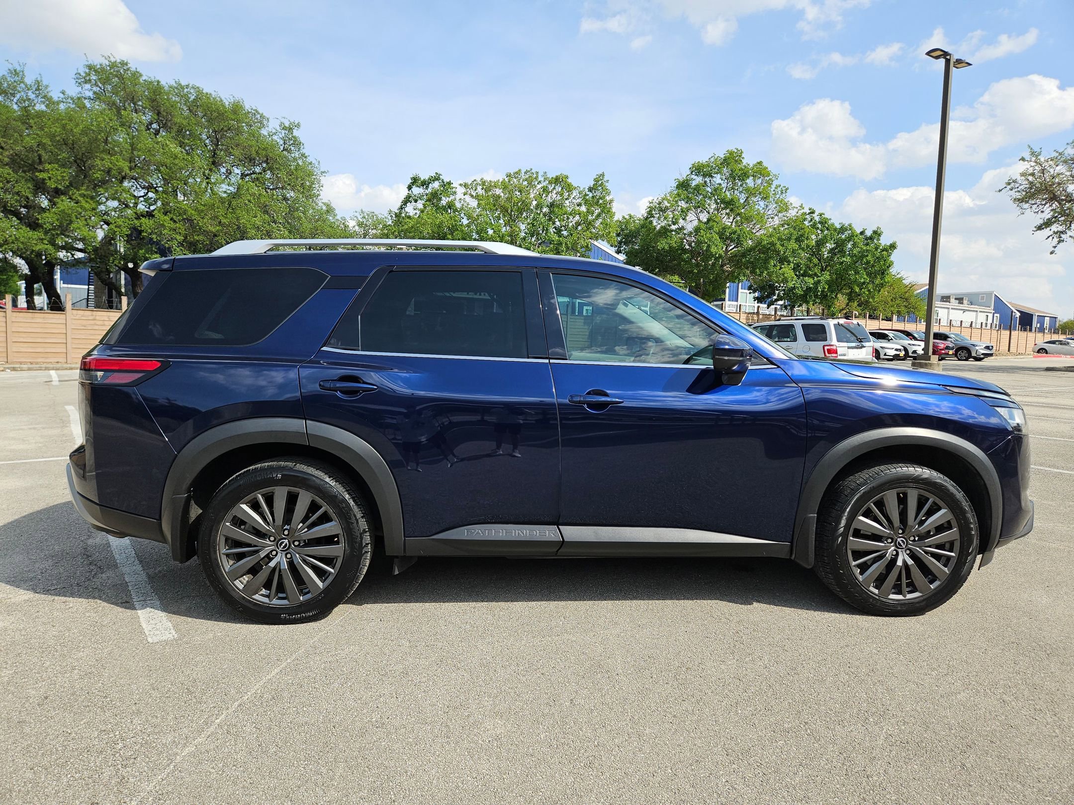 Used 2022 Nissan Pathfinder SL w/ SL Premium Package image 3
