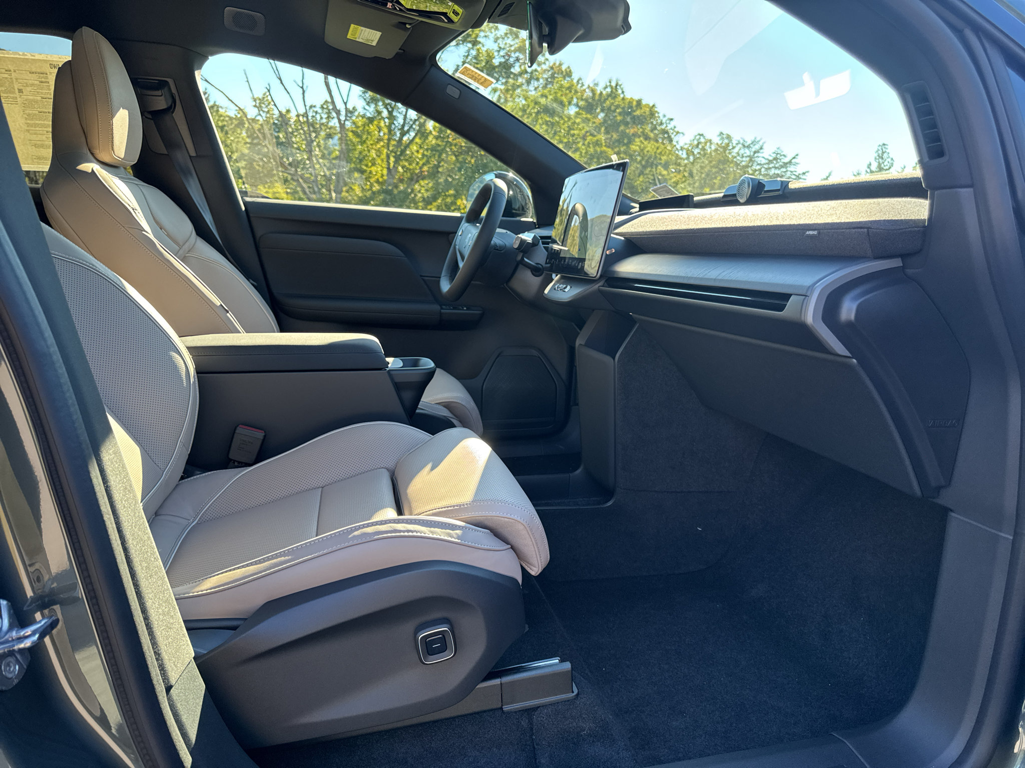 New 2027 Volvo EX60 Ultra AWD/4WD image 28