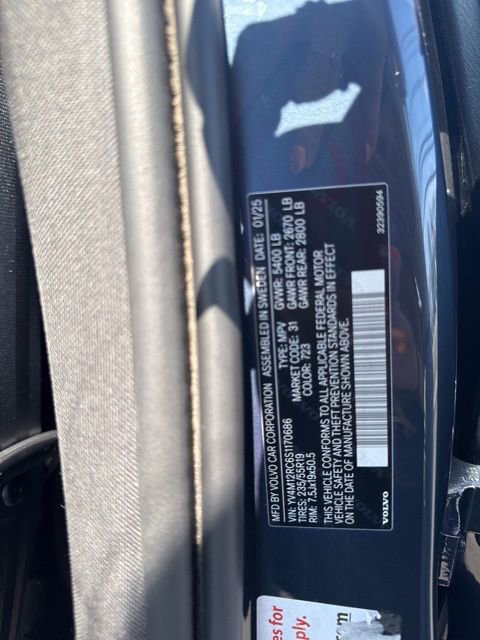 Certified 2025 Volvo XC60 B5 Plus w/ Climate Package image 24