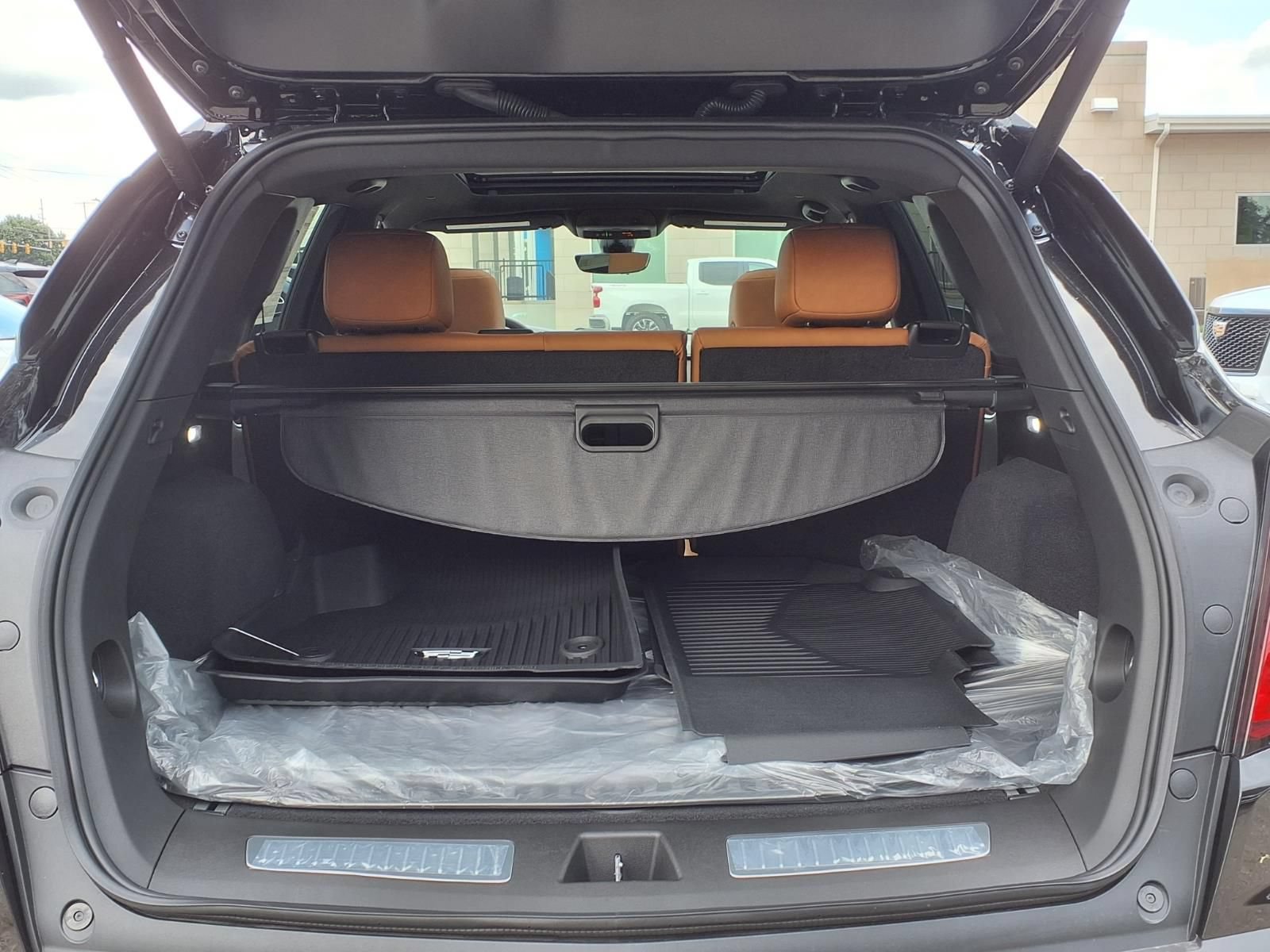 New 2026 Cadillac XT5 Premium Luxury w/ LPO, Floor Liner Package AWD/4WD image 9