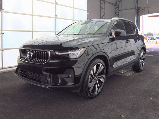 Used 2024 Volvo XC40 B5 Plus