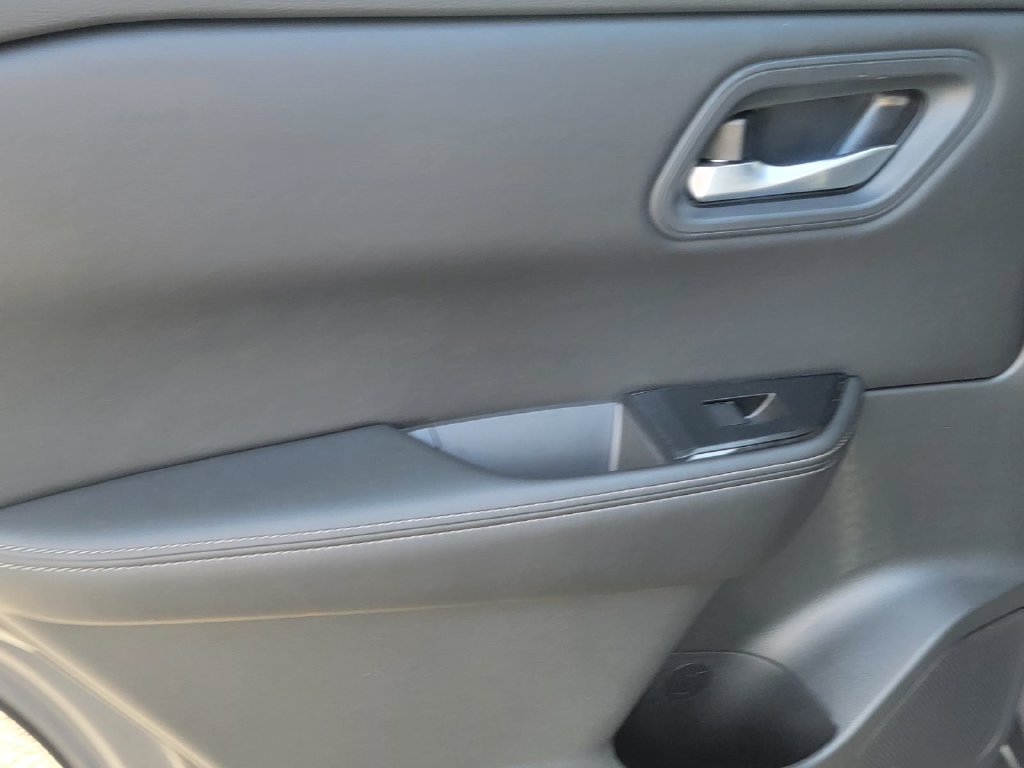 Used 2026 Nissan Rogue SV AWD/4WD image 15