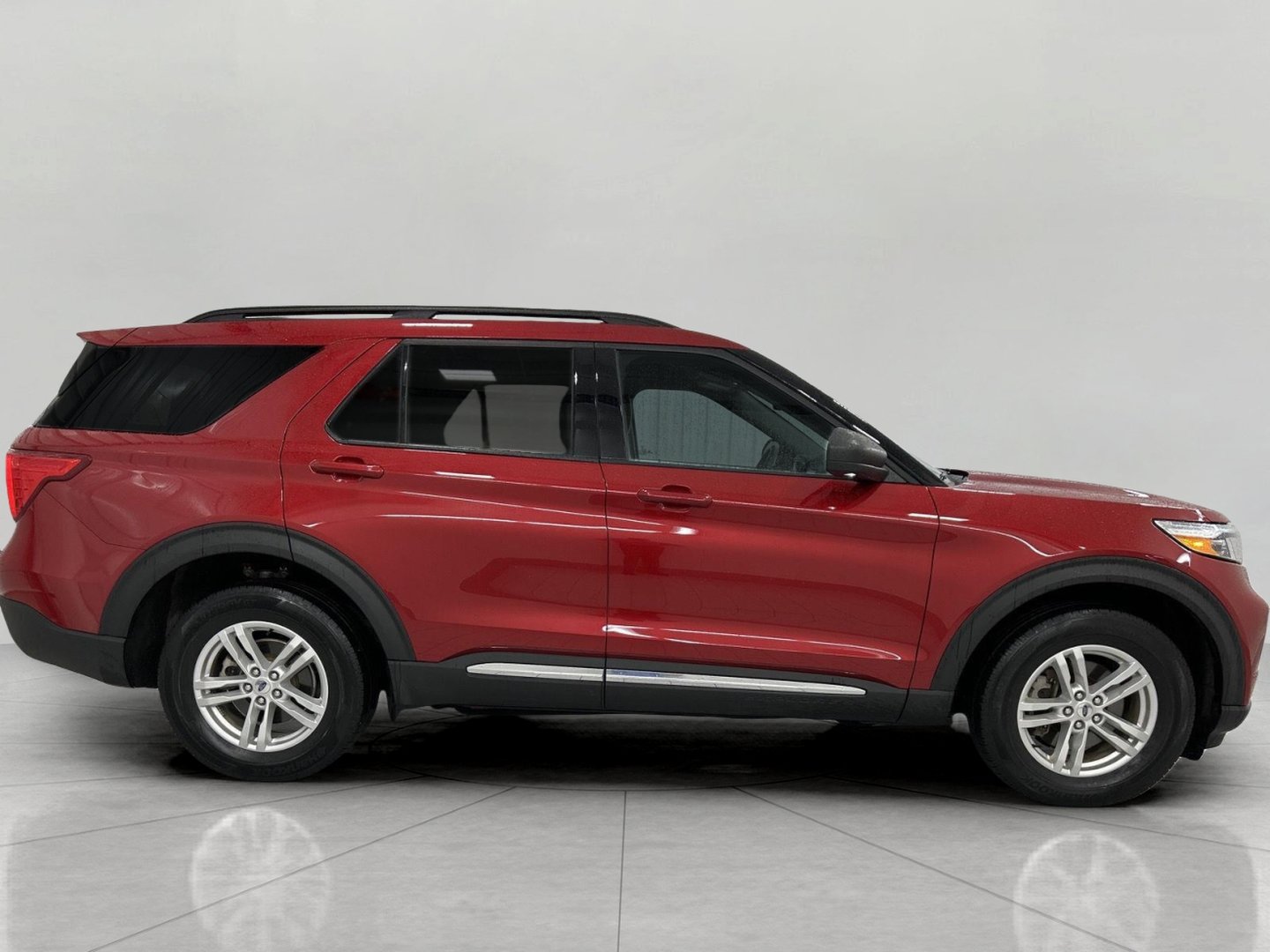 Used 2024 Ford Explorer XLT w/ Equipment Group 202A AWD/4WD image 12
