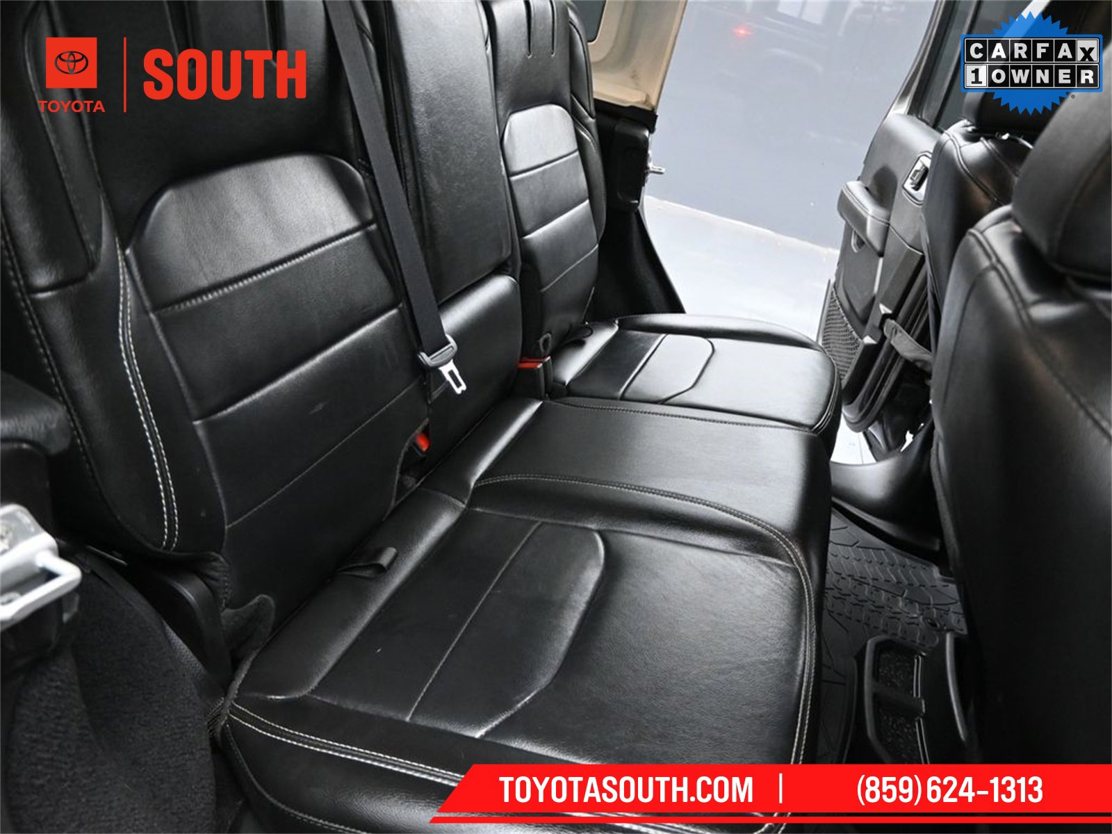 Used 2022 Jeep Wrangler Unlimited Sahara 4xe image 27