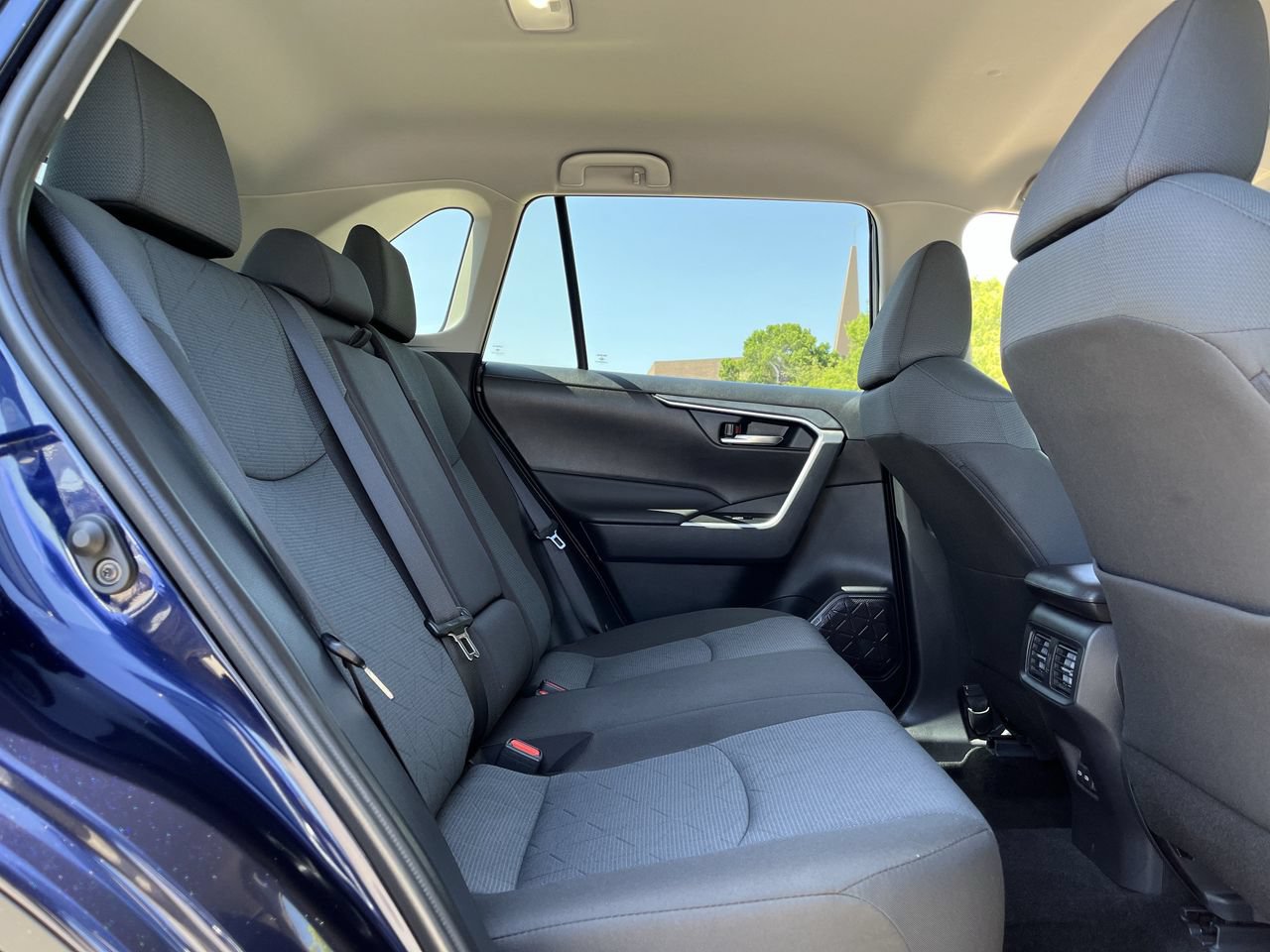 Used 2025 Toyota RAV4 XLE AWD/4WD image 27