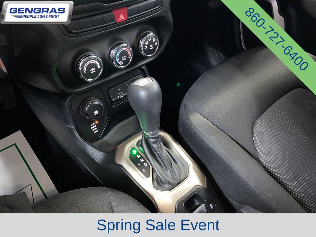 Used 2015 Jeep Renegade Latitude AWD/4WD image 16