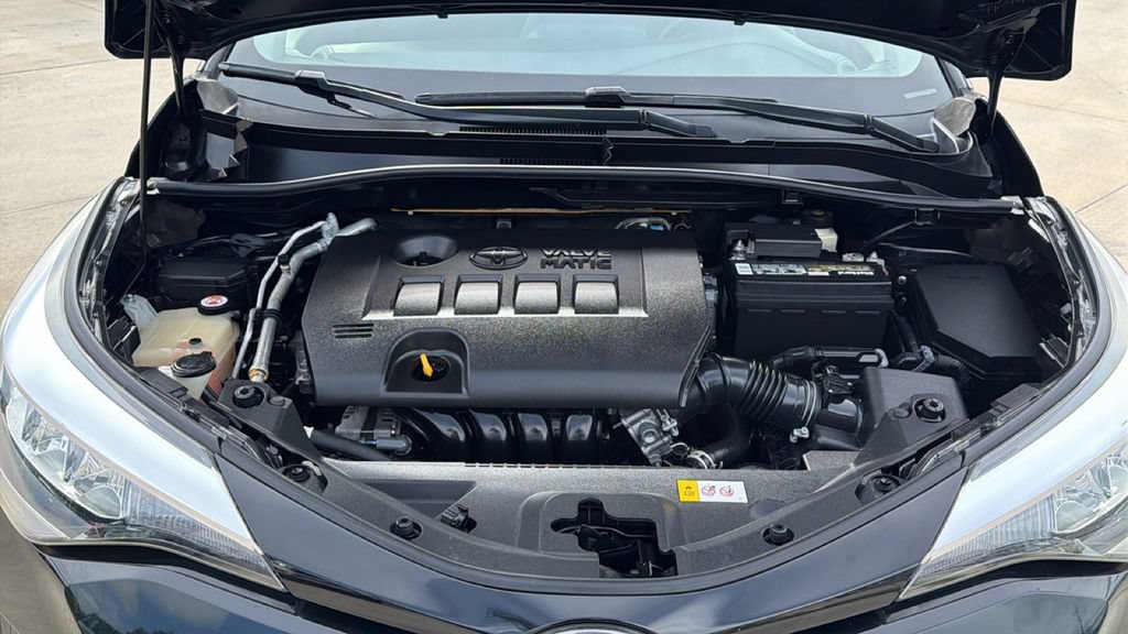 Used 2021 Toyota C-HR LE FWD image 31