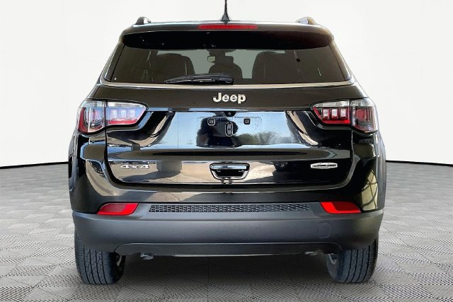 Used 2024 Jeep Compass Latitude AWD/4WD image 6