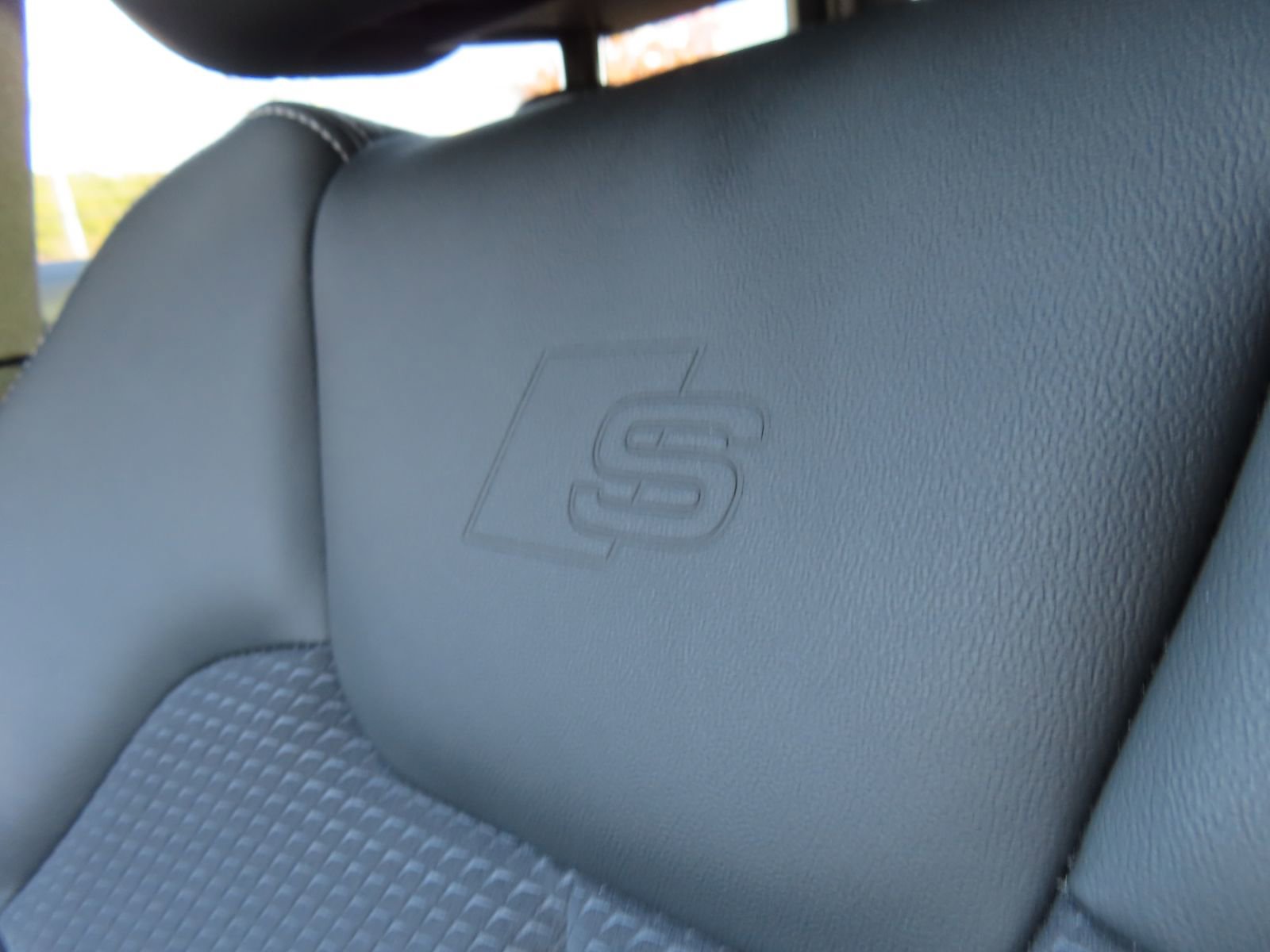 Used 2023 Audi SQ5 Premium w/ Convenience Package image 31