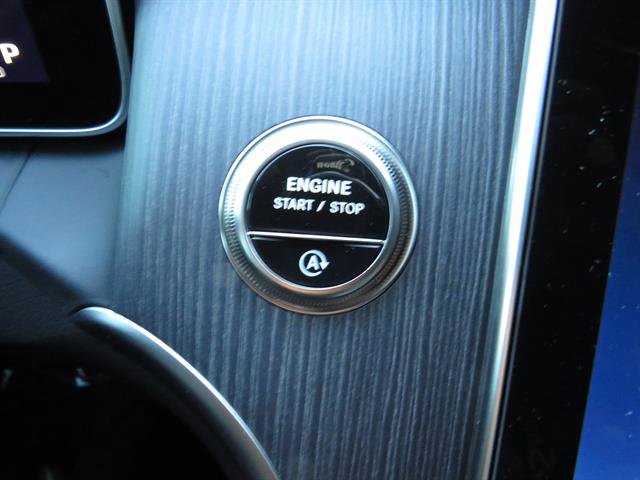 Used 2025 Mercedes-Benz GLC 300 4MATIC image 13