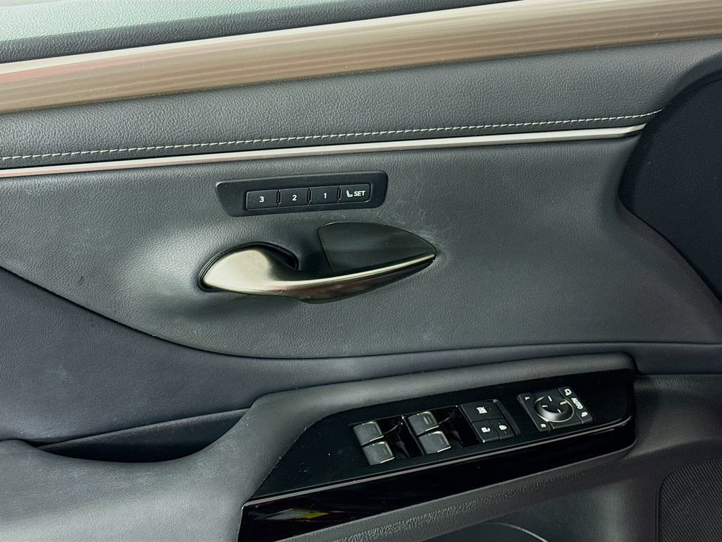 Used 2023 Lexus ES 350 F Sport w/ Accessory Package (Z2) FWD image 18