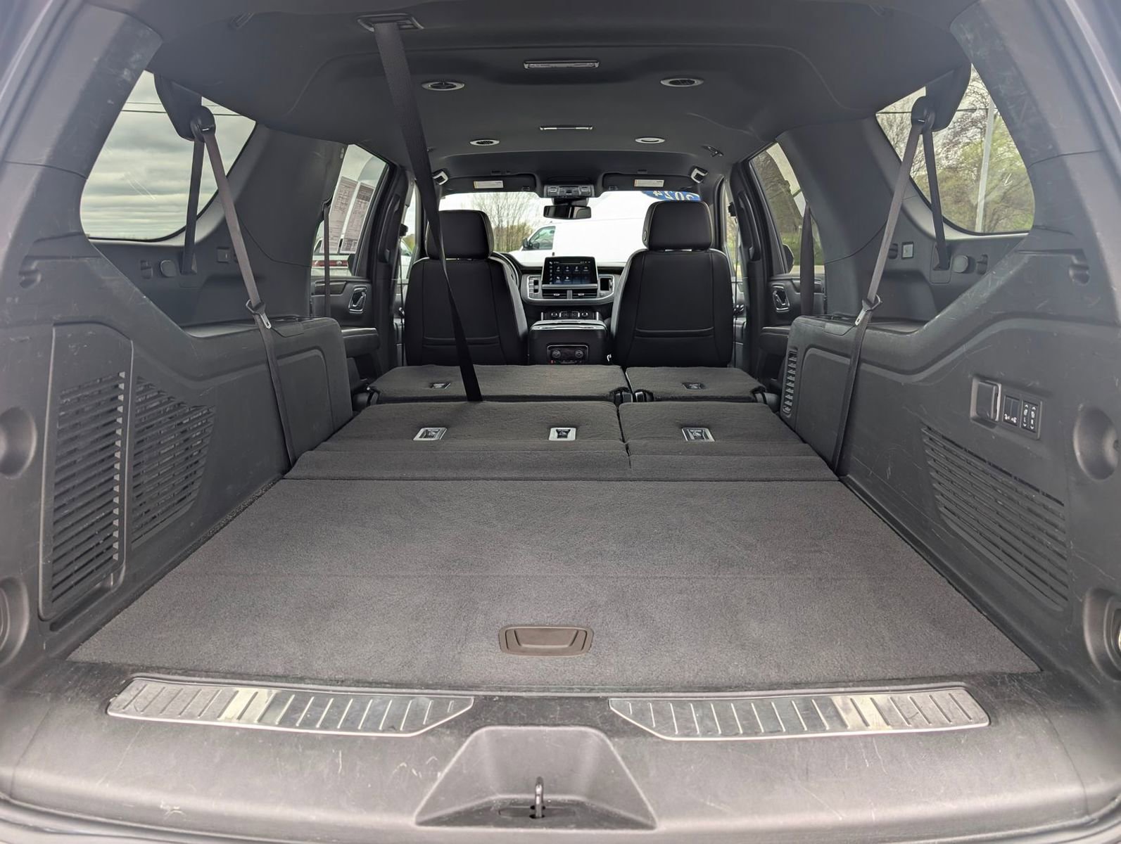 Used 2024 Chevrolet Suburban Premier AWD/4WD image 36