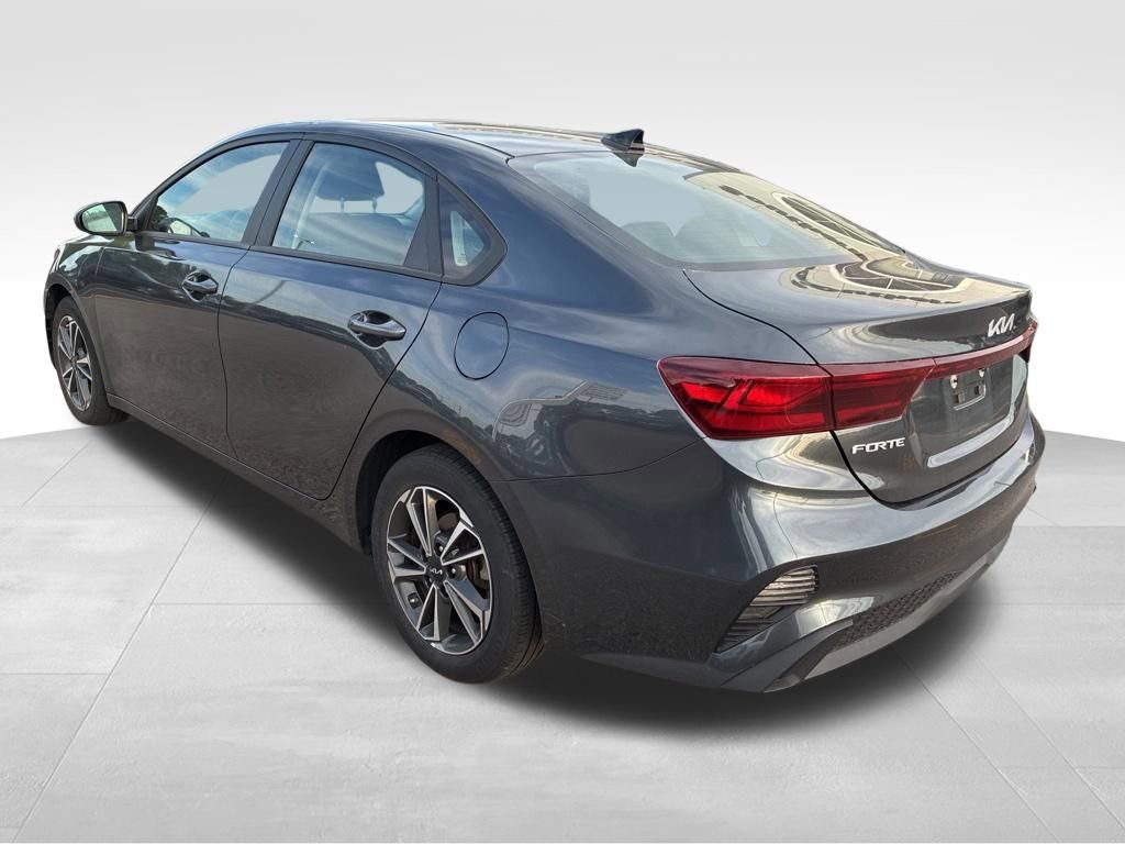 Used 2023 Kia Forte LXS FWD image 3